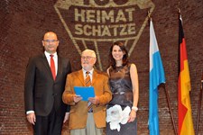 Heimatminister Albert Füracker und Kunstministerin Prof. Dr. med. Marion Kiechle prämieren 100 Heimatschätze